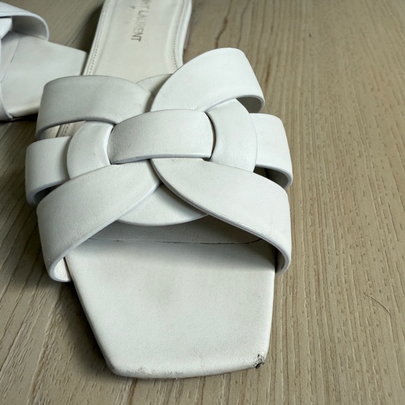 Saint Laurent Elegant White Sandals - Picture 6 of 6